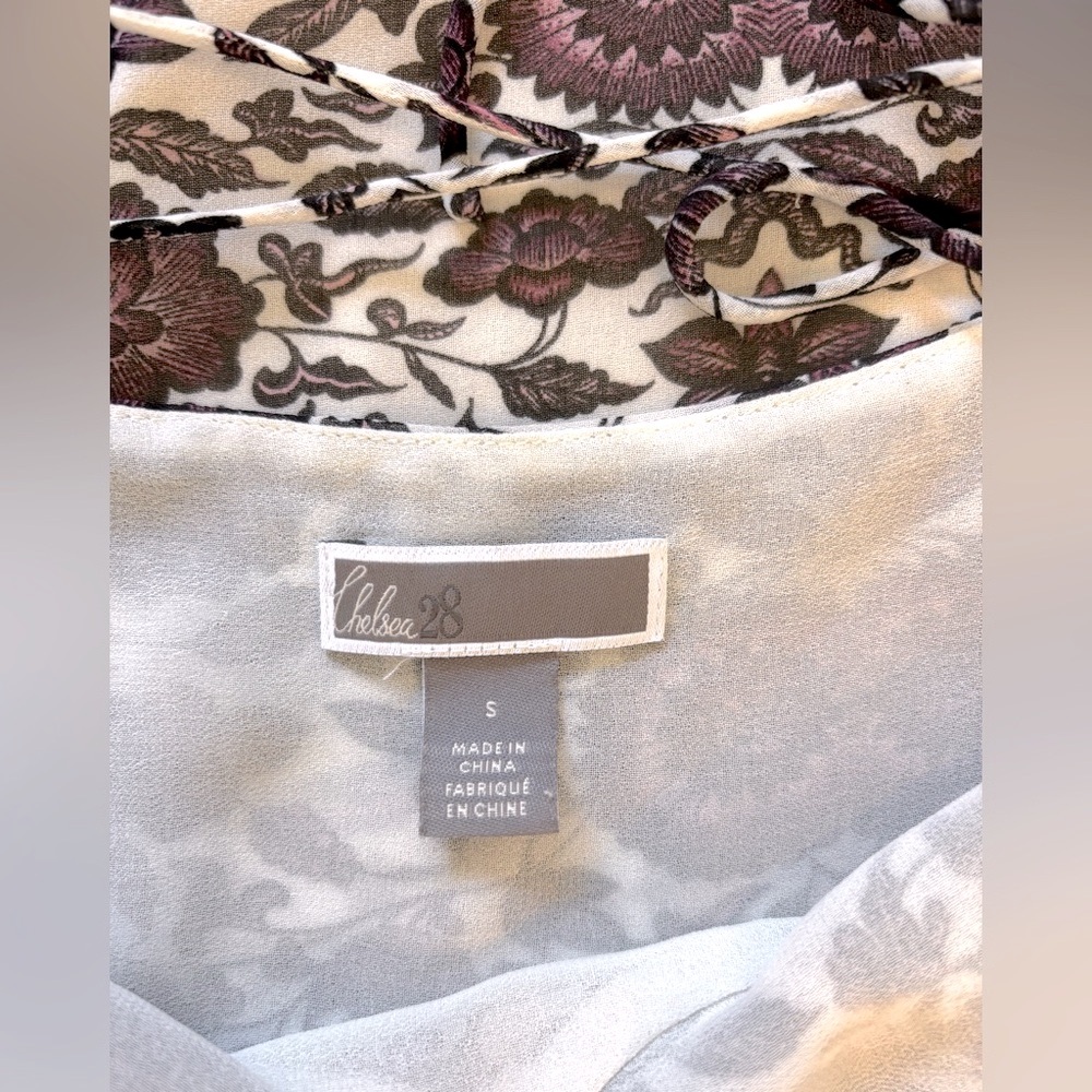 Chelsea28 Floral V-Neck Sleeveless Top Size S - Picture 4 of 7